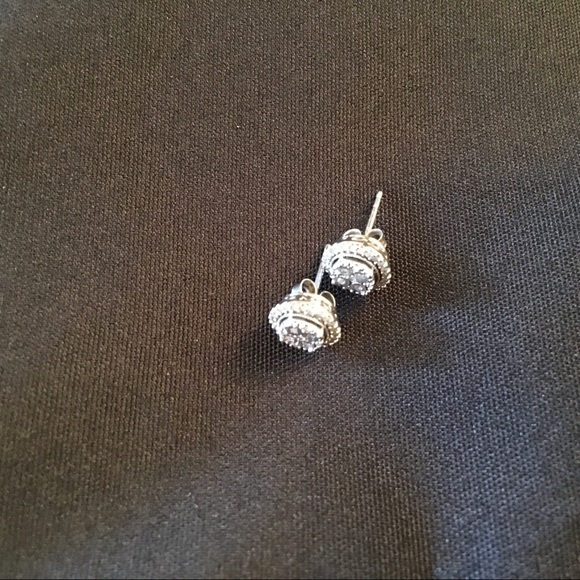 1/4CT Genuine Diamond Round  Earrings - Picture 7 of 7